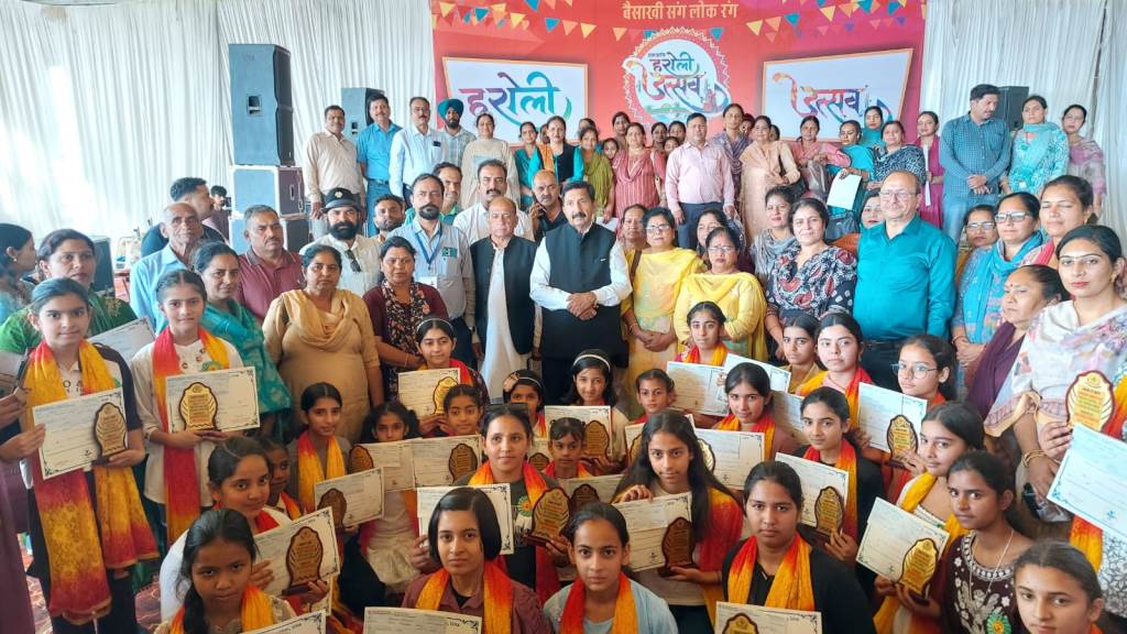 Swan Women Federation Distributes Scholarship Cheques Worth 279 Lakh to 40 Students